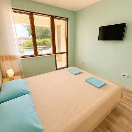 Апартаменти Glarus - 300meters From The *