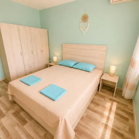 Апартаменти Glarus - 300meters From The
